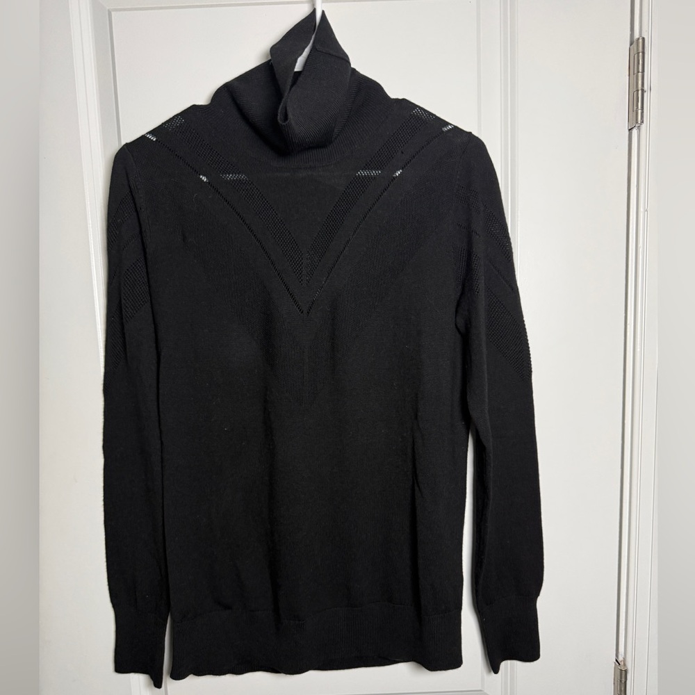 Banana Republic women’s  Black pointelle 100% merino wool Turtleneck Sweater-med